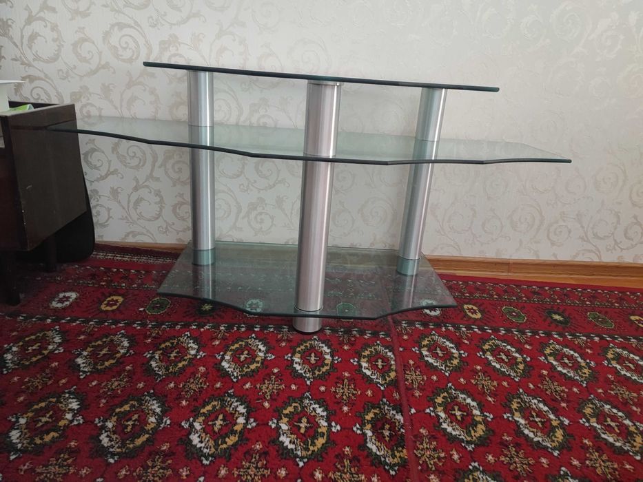 Стеклянна подставка, письменный стол, трюмо