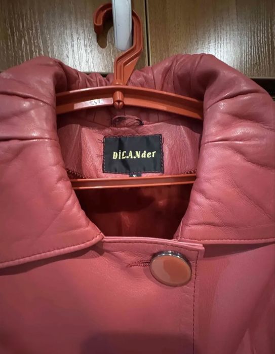 Женская куртка кожаная