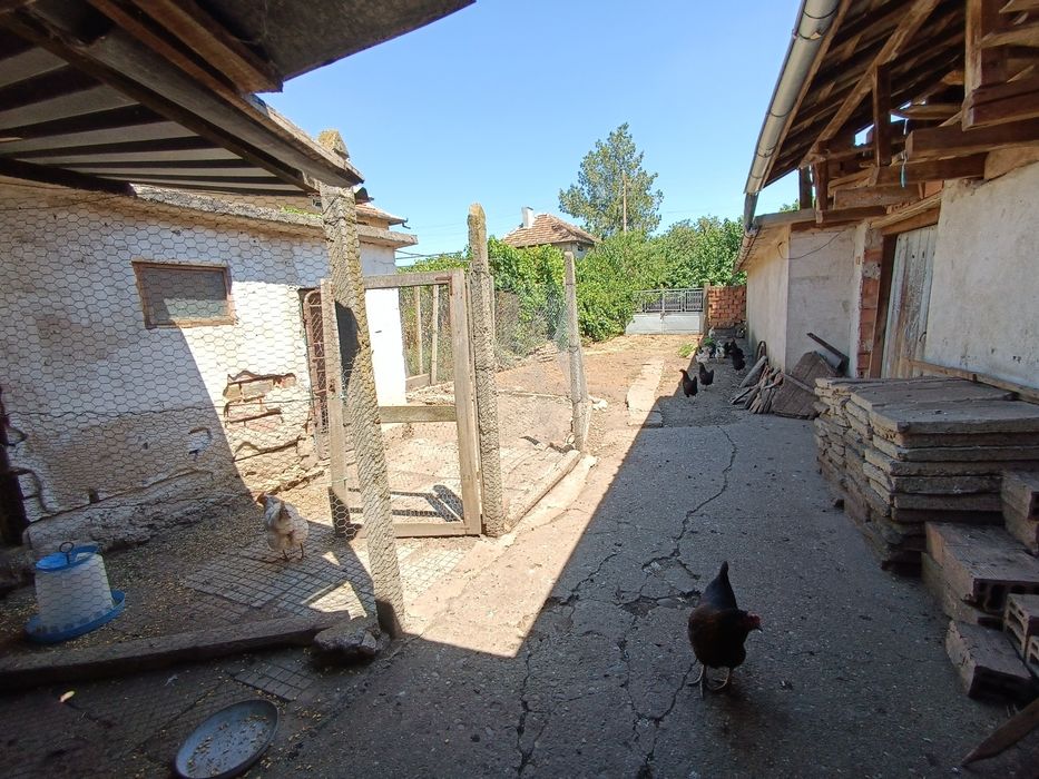 Частно лице продава имот в с. Лепица.
