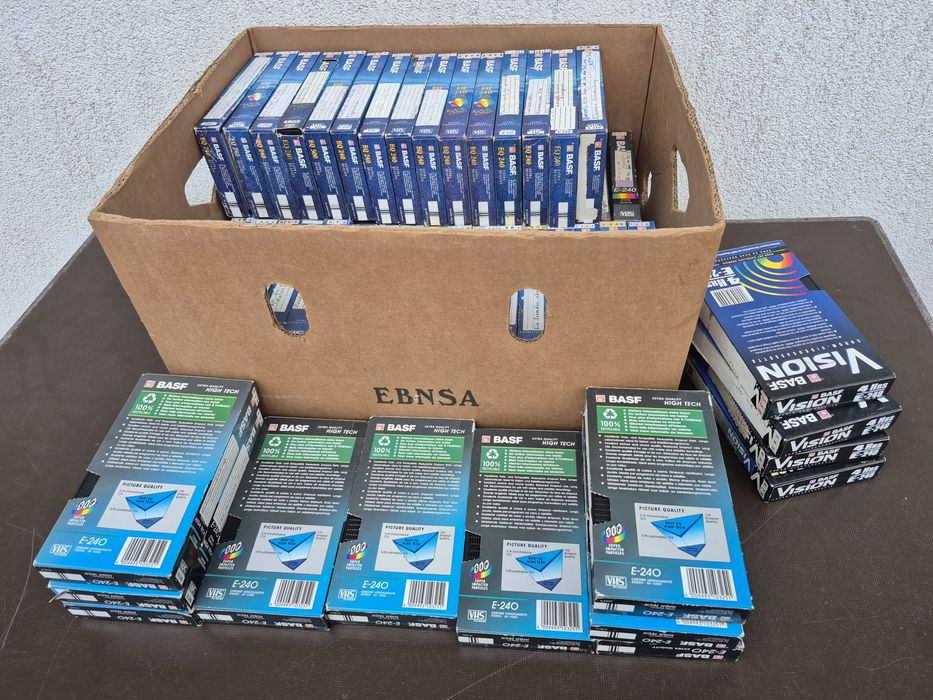 Vând lot 30 casete video VHS originale Basf, 240 minute cu filme

- 3