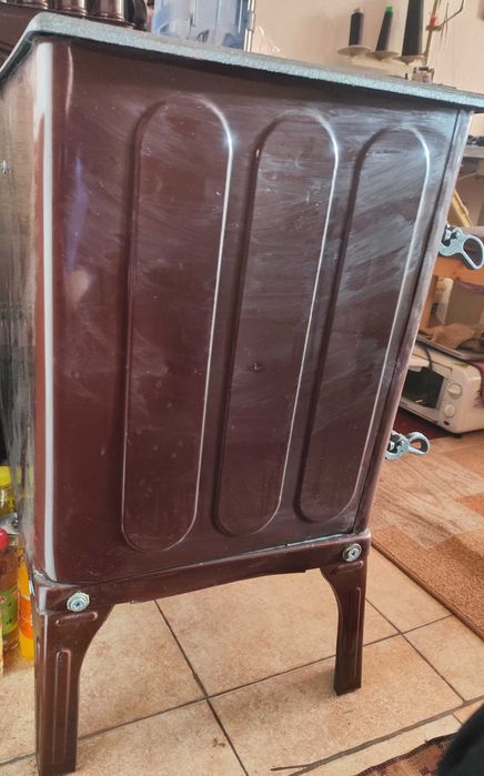 Готварска печка на твърдо гориво ФАНТАЗИЯ чугунен крак, с чугунен плот, емайлирана