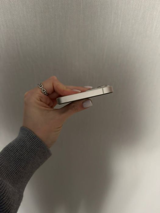 Продам Айфон  13