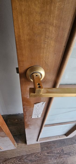 Продам двери межкомнатные