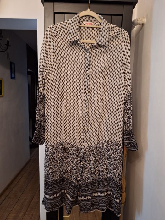 Bluza camasa lunga pana la genunchi.stare excelenta.