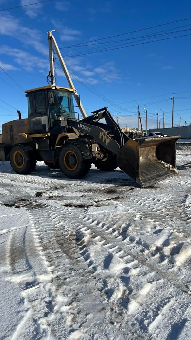 Уборка снега погрузчик
