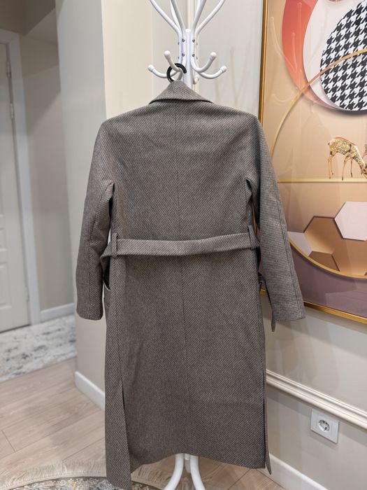 Продаю стильно классический пальто.