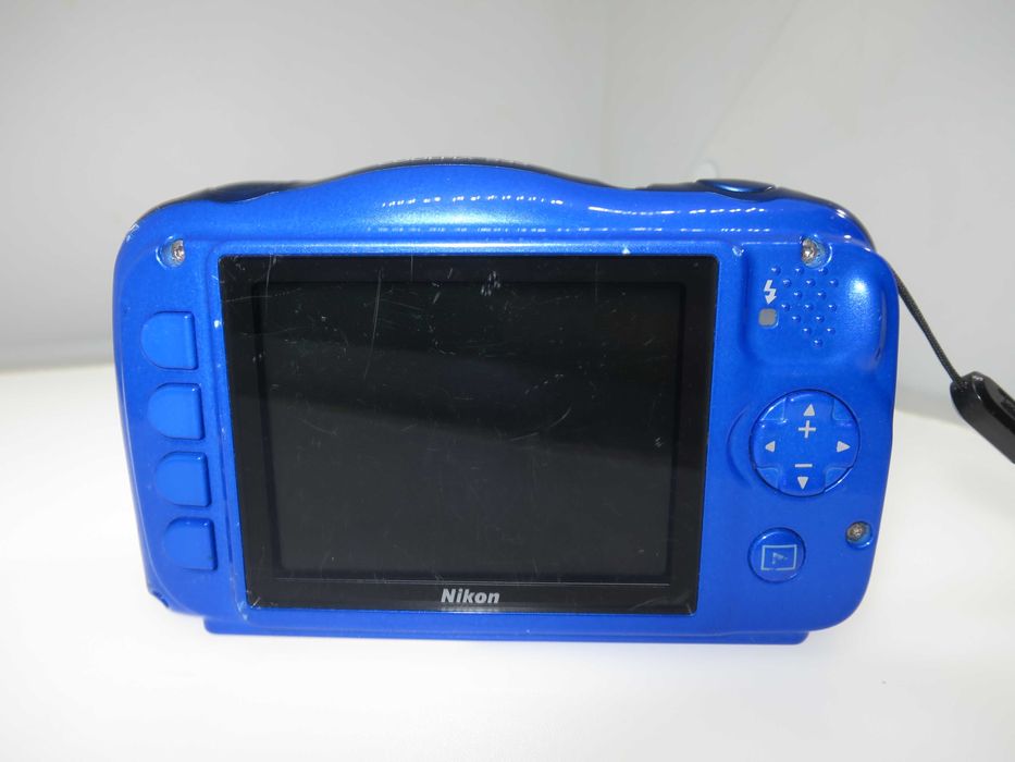 Nikon Coolpix S33 компактен фотоапарат водоустойчив до 10 метра, удароустойчив , цифрова дигитална камера FULL HD тестван и работи отлично