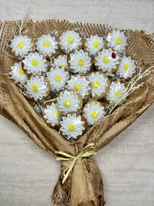 Ръчно декорирани медени бисквитки с фондан - погача, моминско парти