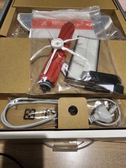 Robot de aspirare Roborock S7, WiFi, 68W, aspirator si mop, navigatie