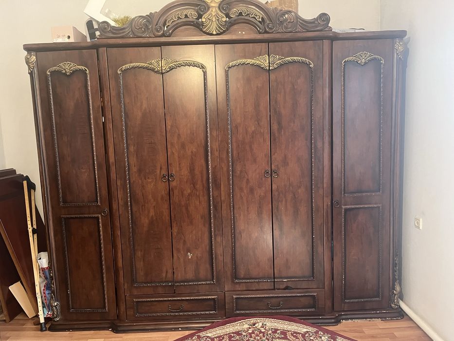 Продам спальный гарнитур