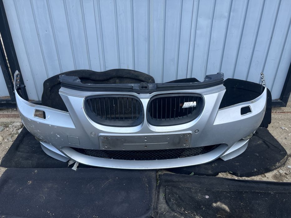 Bară față completă BMW Seria 5 e60 M-Pachet 2005 cu senzori și spălătoare de faruri