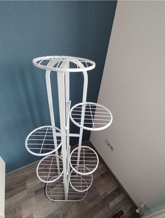 Vând suport ghivece