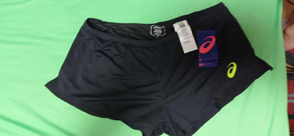 Нови дамски Къси панталони Asics