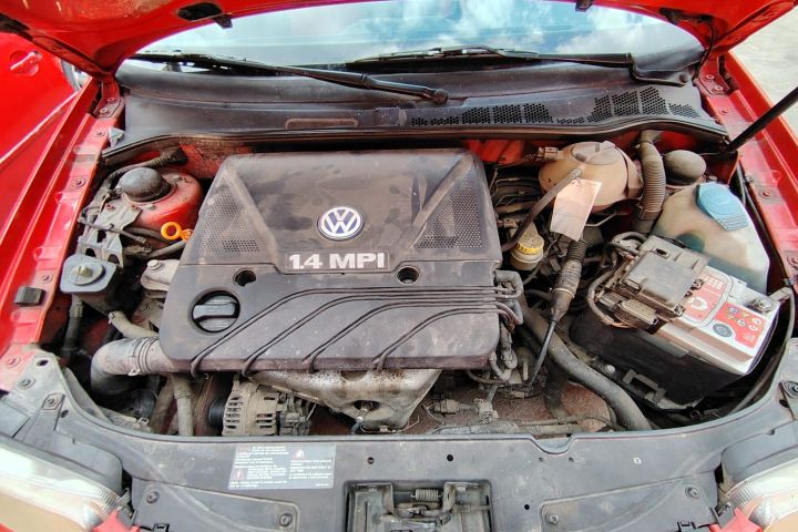 Bara fata Volkswagen VW Polo 2000 1.4 MT (60 hp)
