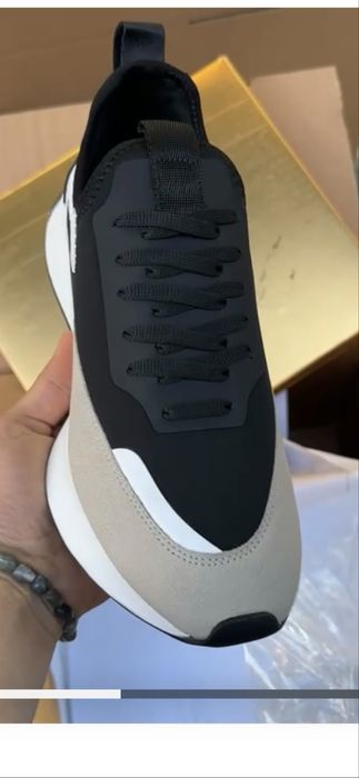 Продаются новые кроссовки