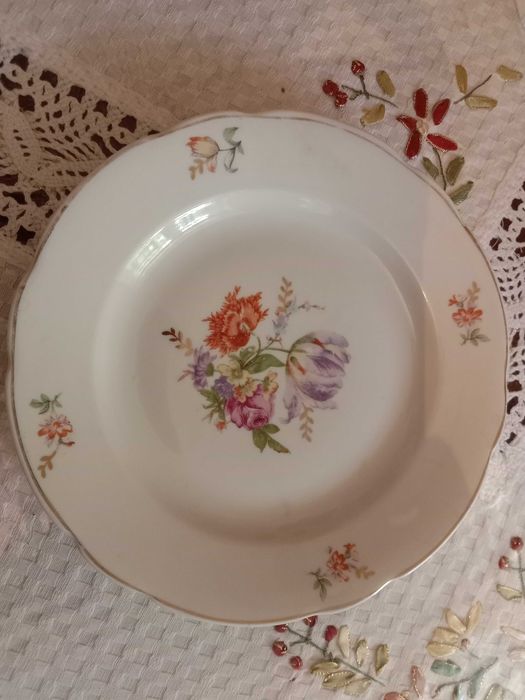 продается  фарфоровая посуда