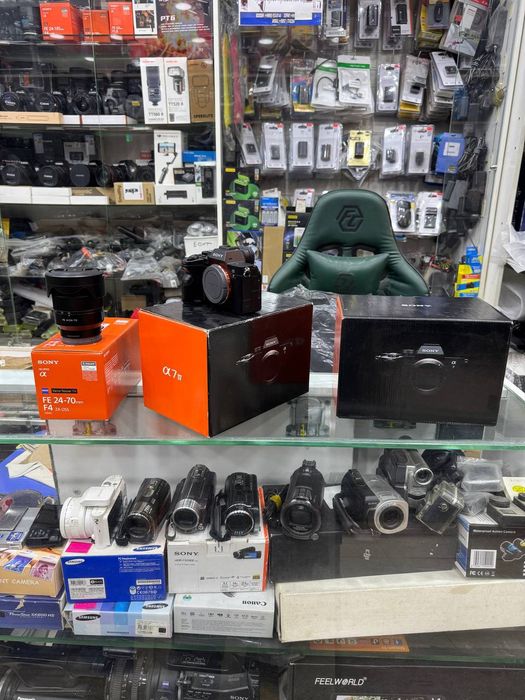 Sony A7 III va Sony A7 IV