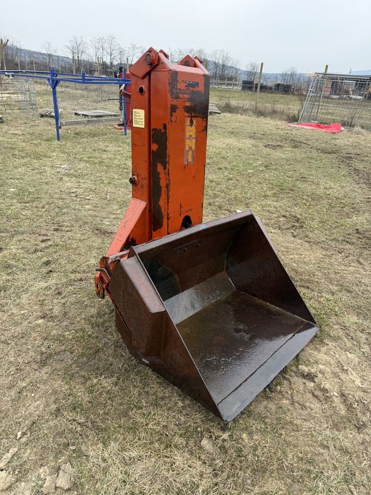 Incarcator in tiranti    Incarcator de gunoi in tiranti