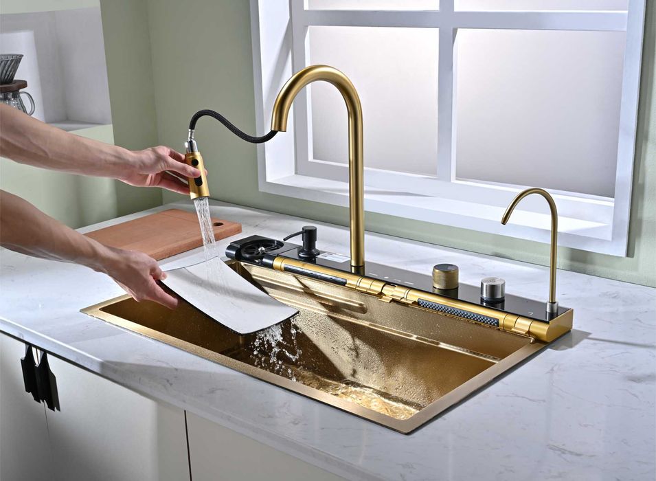 Златна мултифункционална кухненска мивка с регулируем двоен водопад