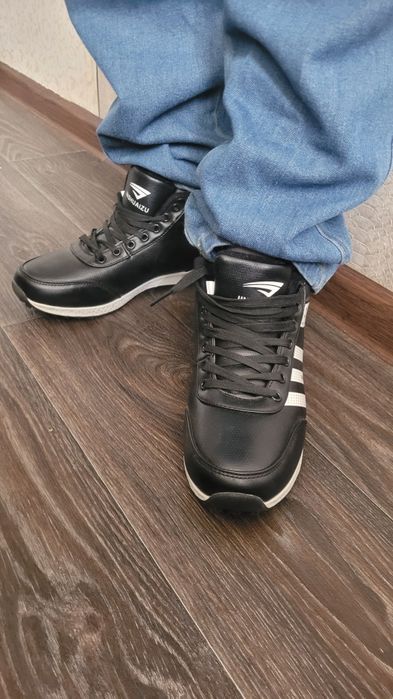 Распродажа демисезонных кроссовок