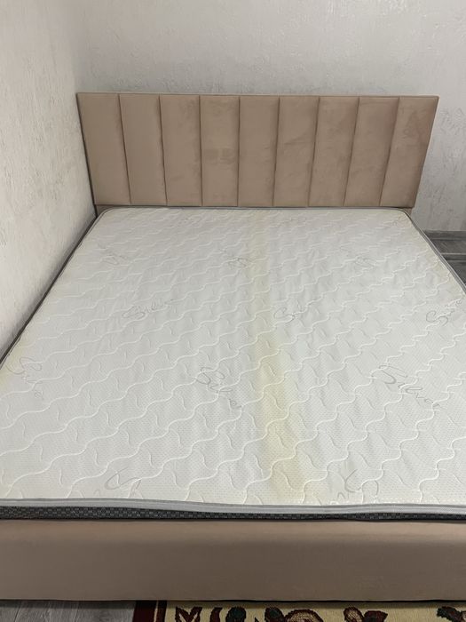 Продаю кровать 1,80 × 2,00 м.