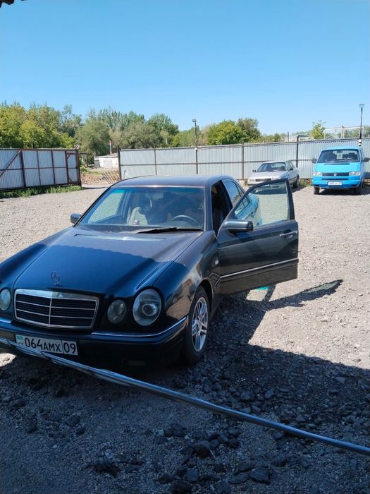 Продаю  машину мерседес 210