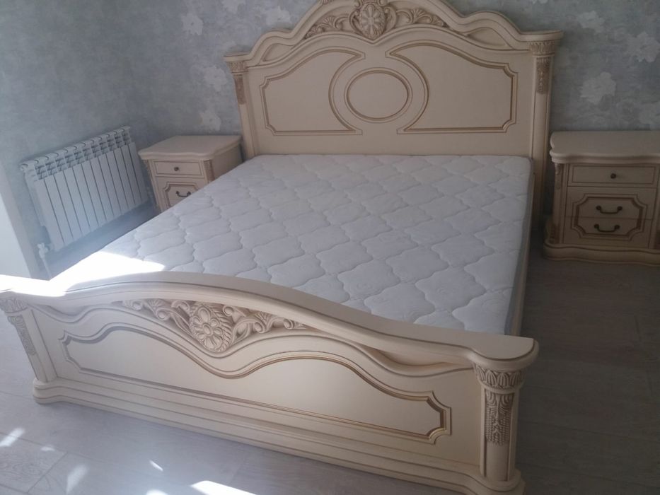 Продам спальный гарнитур