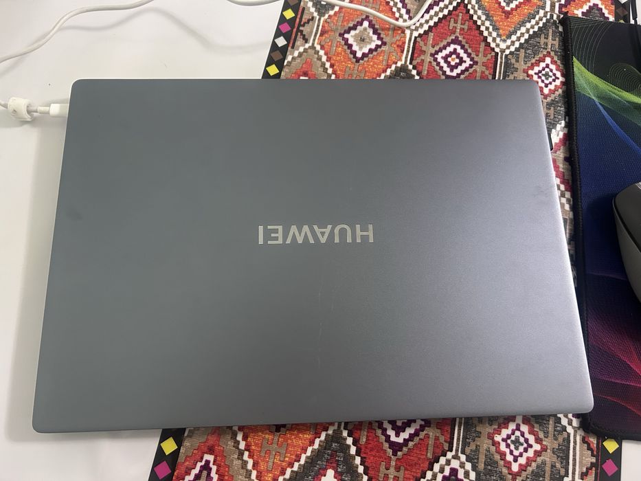ноутбук  HUAWEI core i9
