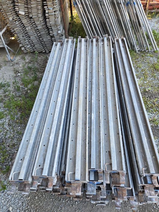 Vând 300 mp schela zincată de 0,75