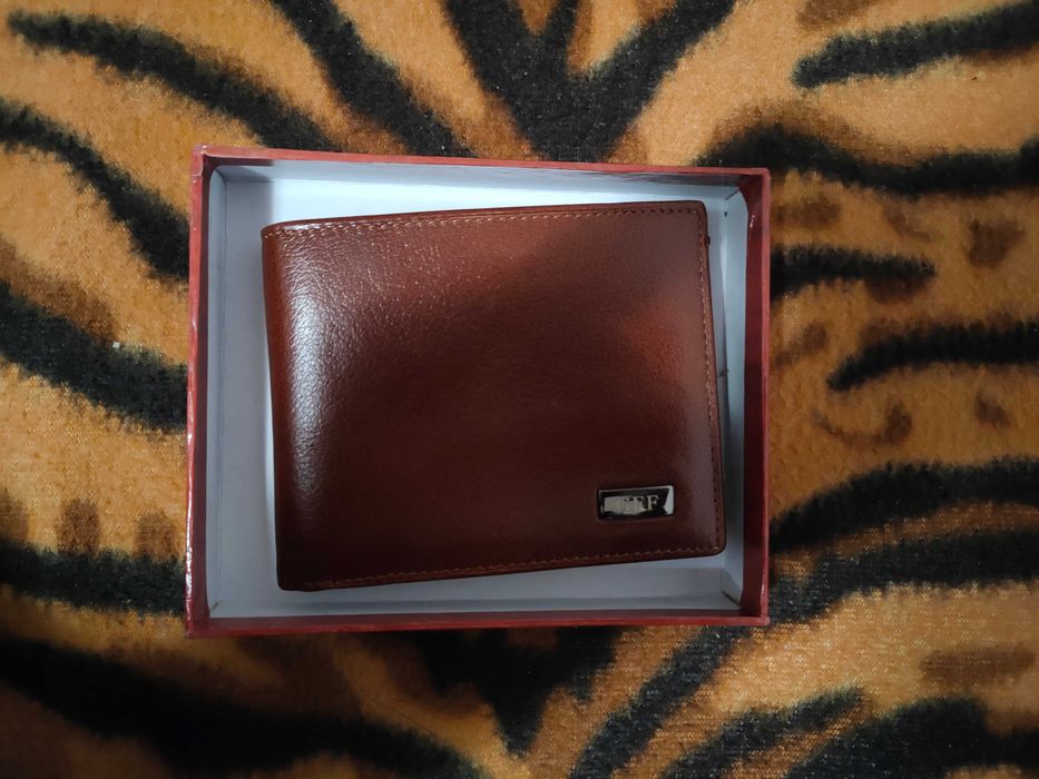 Продавам нови маркови мъжки и дамски портфейли от естествена кожа