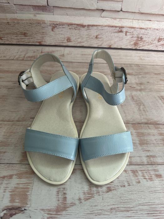 Босоножки Braska новые кожа