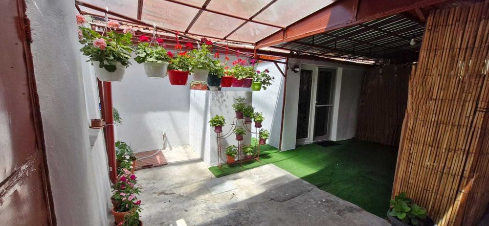 Vând casă  zonă centrală