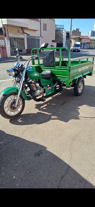 Triciclu pe benzină cargo