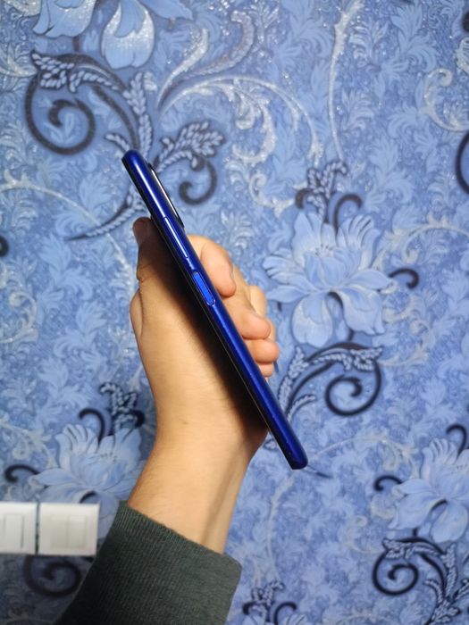 Poco m3 sotiladi srochna