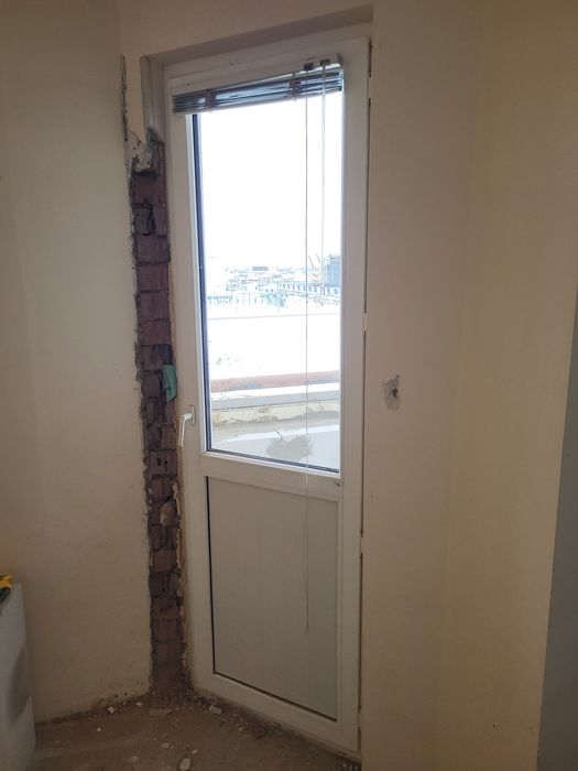 Пластиковая дверь