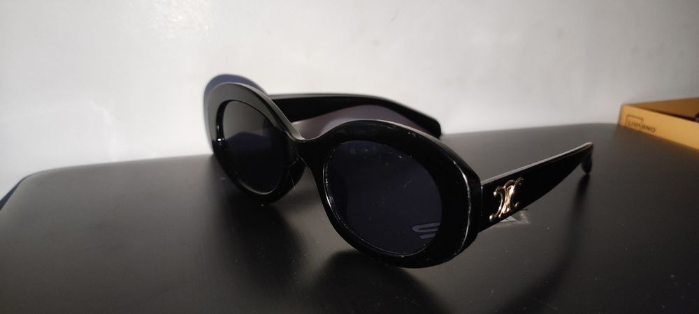 Vand Ochelari de soare de dama Celine CL40194U 01A