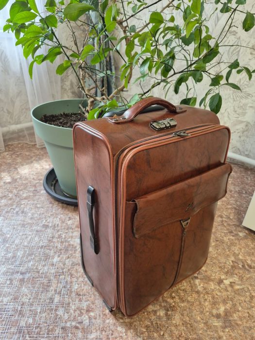 Чемодан большой