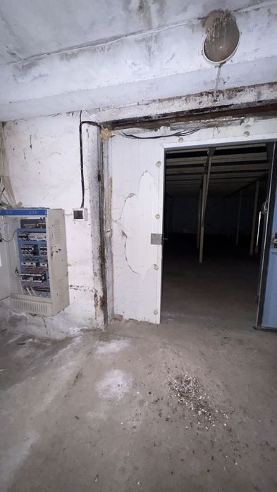 The factory space of 62,000 square meter with refrigerator for 500 ton