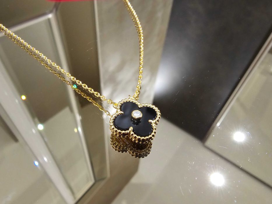 Van Cleef & Arpels VCA Gold Black Diamond Alhambra Clover Дамско Колие ...
