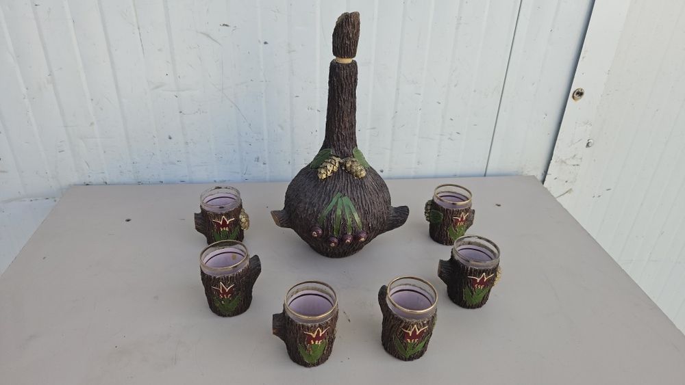 Sticlă + 6 pahare decorative ( impecabile )