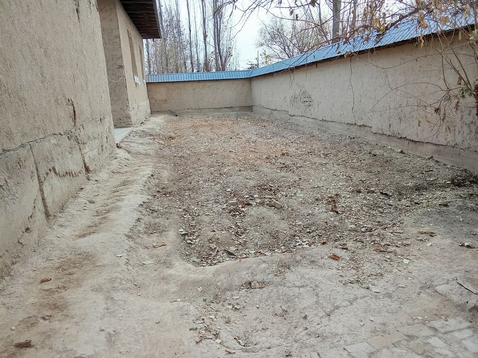 Xovli sotiladi. Yer narxida.