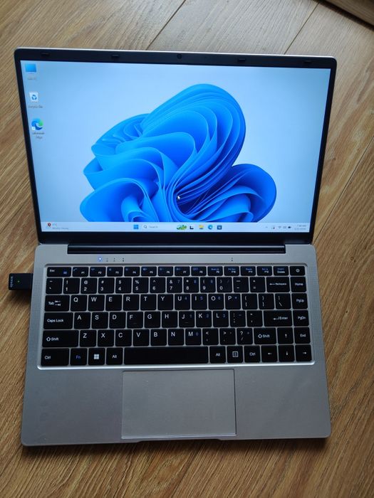 Laptop cu specificații de top 512 GB 16 GB ram
