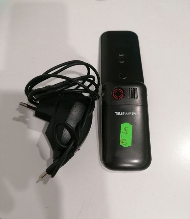 Telefon cu clapeta cu display destul de generos