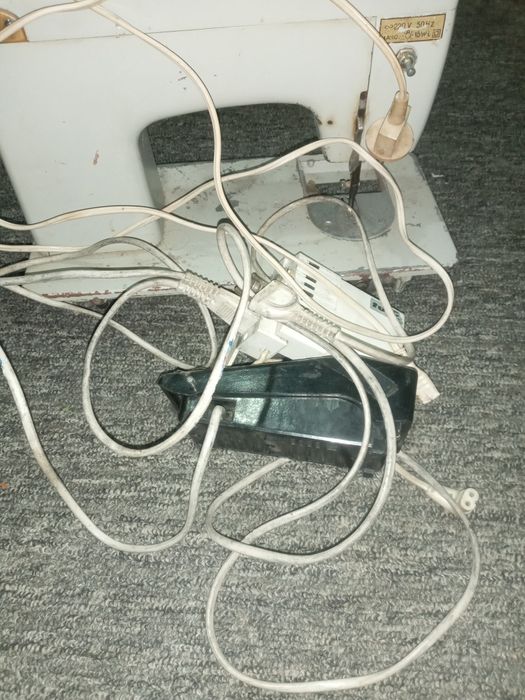 Tikuv mishinasi sotiladi