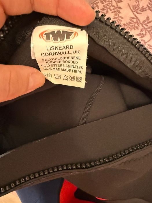 Гидрокостюмы продам