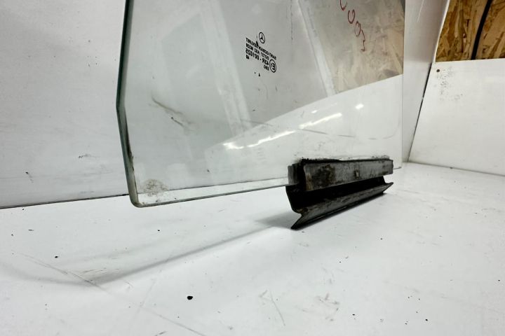 Geam dreapta fata Mercedes-Benz Sprinter prima generatie 903 (facelif