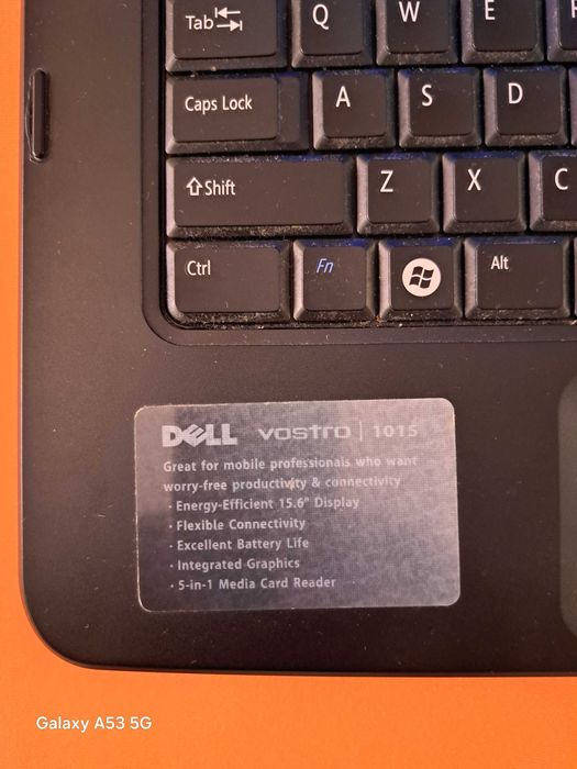 Продавам лаптоп Dell vostro 1015 работещ