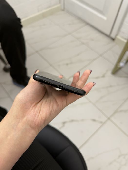 Продам Айфон XR срочно