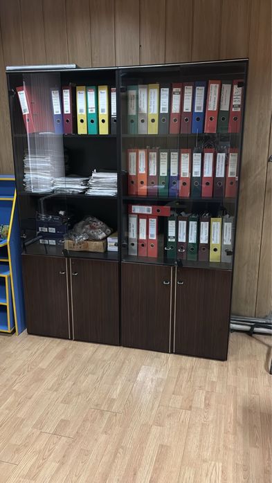 Продам столы, шкафы, комод, кресла.