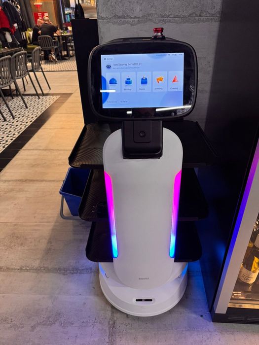 Робот за сервиране